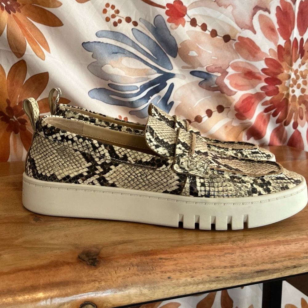 Vionic Womens 5 Chantel Lug Sole Ivory Snakeskin Print Slip On Loafer Shoes - Picture 10 of 11